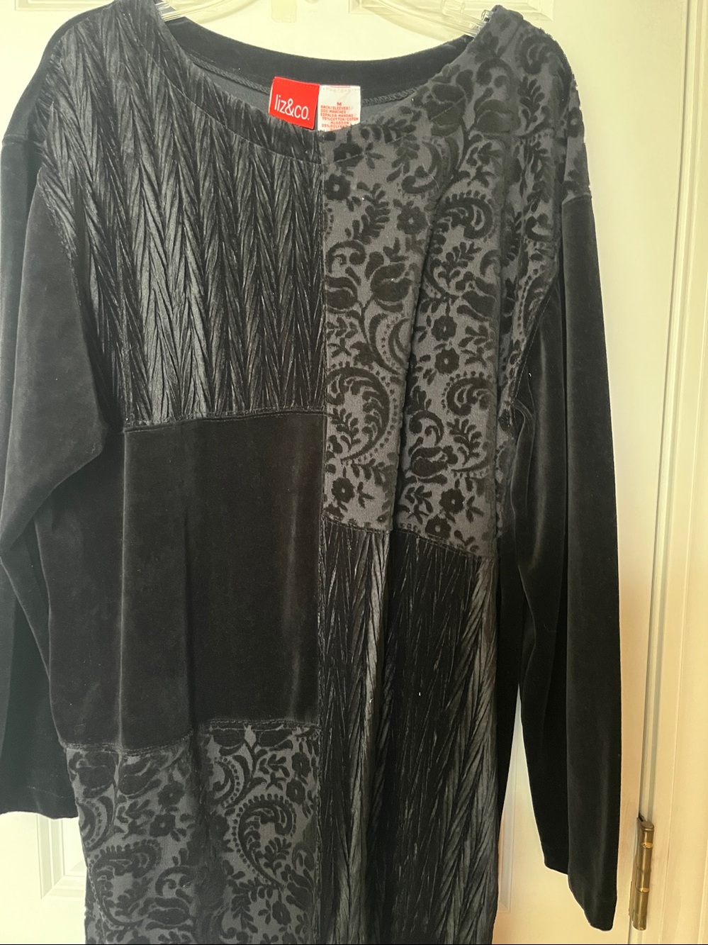 Women’s Liz & Co Black Velvet Tunic Top. Size medium